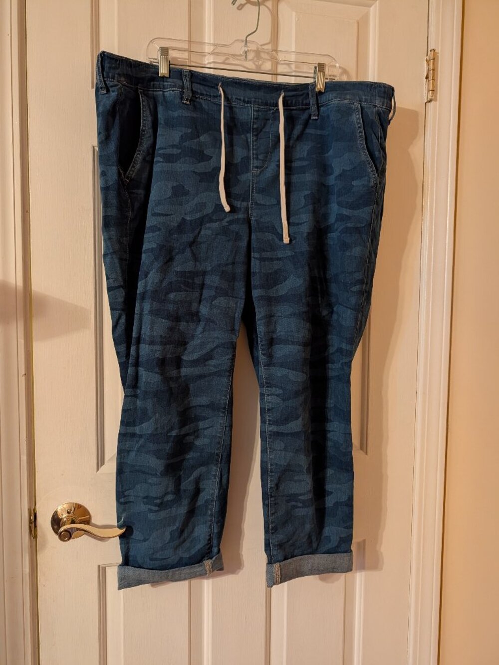 Torrid Pull on Jeans Camo Pattern ~ 3S (short)